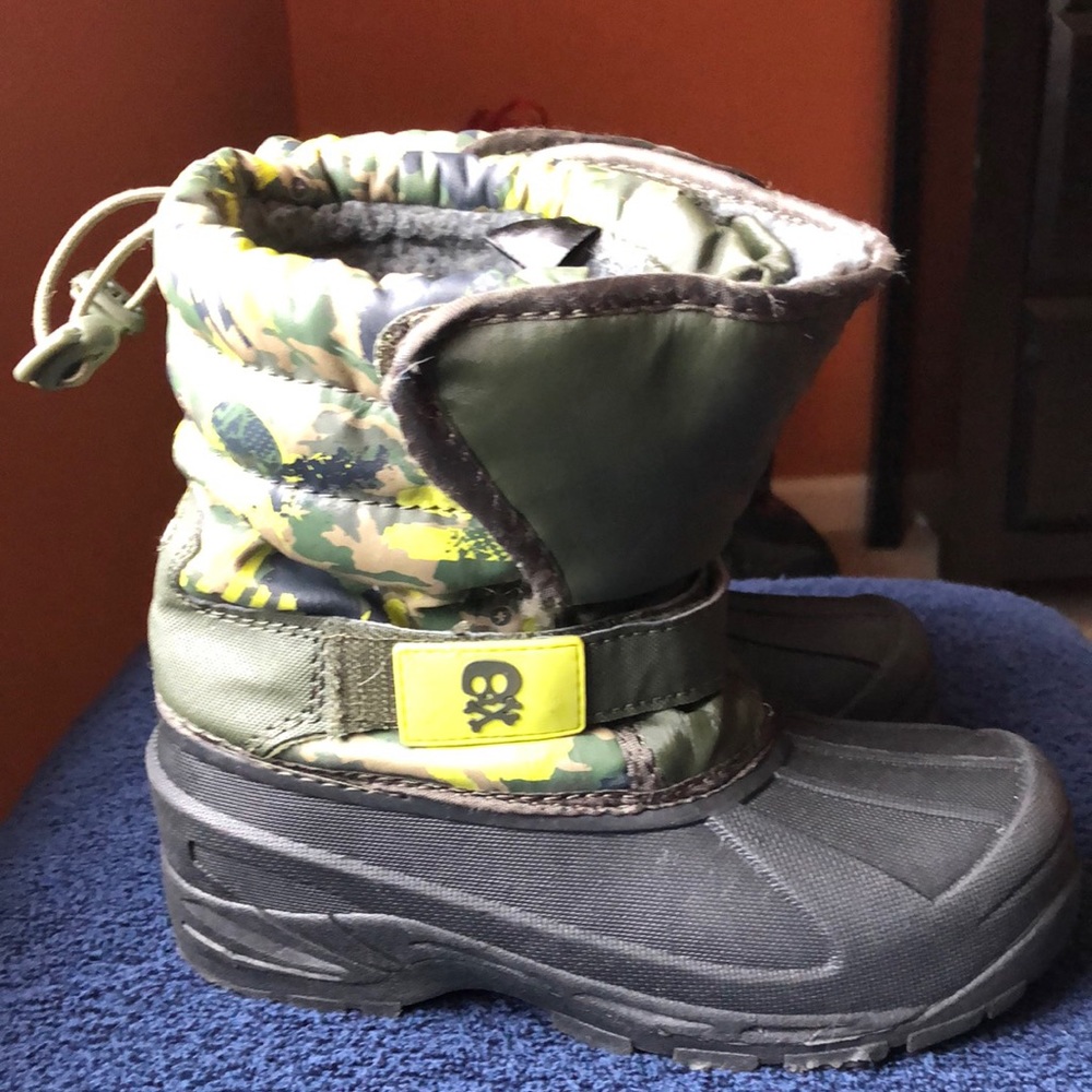 Athletech Snow Boots, Camo Green with Black Rubber, Boys Size 1